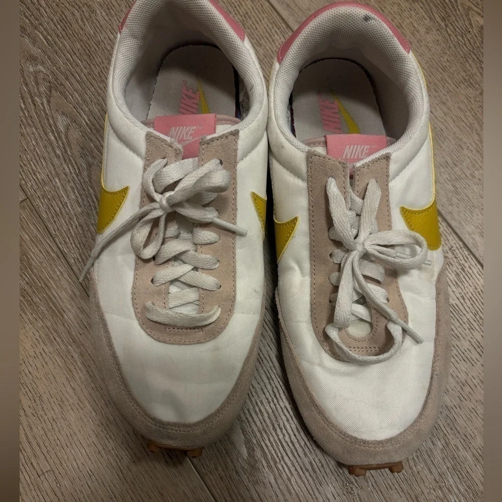 Nike Daybreak Fossil Stone Saffron QuartzShoes Sneakers size 7,5